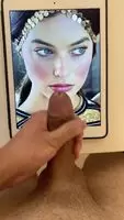Cumming on Margot Robbie’s perfect face 💦