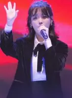 IU no bra