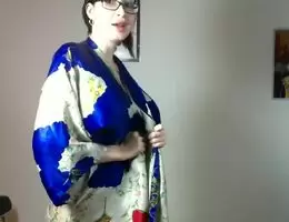 Tattooed babe with huge boobs in glasses