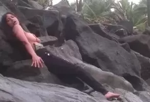 On The Rocks – Poonam Pandey 60MB