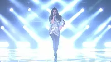 Hailee Steinfeld's legs have me stroking hard