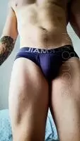 I like the way the waistband snap makes my bulge jiggle 🤷‍♂️