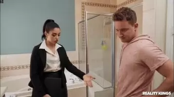 Look At Her Now - Vanessa Sky - Selling Everything