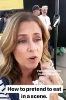 Jenna Fischer showing how to pretend eat for a scene.