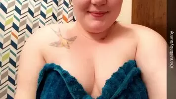 A lil boob shake to brighten your Thursday night