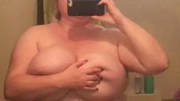 Did someone ask for a titty drop? I'm happy to oblige 😘