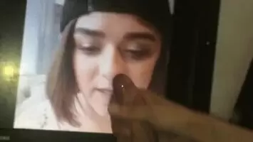 Giving Maisie some cum
