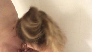 Gf sucking me in the shower 💦💦
