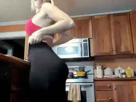 SureCakes with those buns out 🍑👀😍