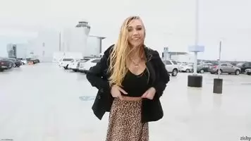 Kendra Sunderland Would Be Excellent At Smuggling Melons