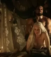 Aquaman pounding the queen of dragons
