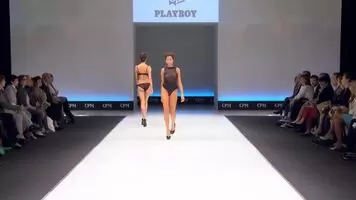 Runway Model With Gap And Ass You Can See From The Front
