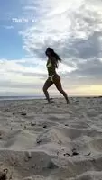 Jen Selter splits