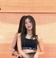 -Idle Miyeon's tight little tummy!