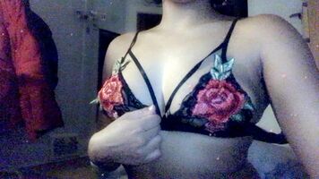 another titty drop for y’all☺️ daddy says this is his favourite bra on me!