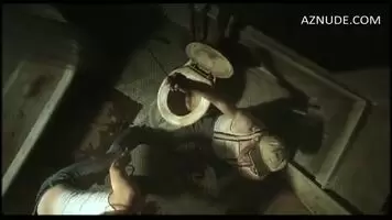 Jessica Biel asscrack in Texas Chainsaw Massacre