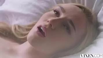 Kendra gets herself off