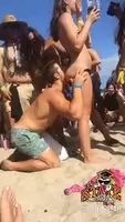 Chick Gets Her Ass Eaten In The Beach