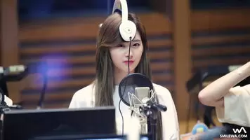 Sana display correct headphone etiquette