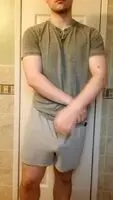 A quick strip before y shower. 😏