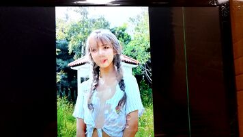Dreamcatcher Yoohyeon take a big load on her pretty face