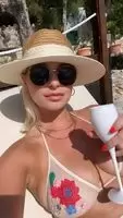 Joey enjoying her vacation with Jess