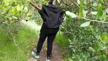 I enjoy hikes and flashing my booty 🍑