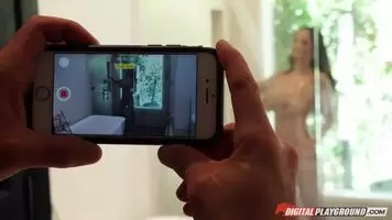 Ava Addams « showers are made to put on a good show, right? » Stepson agrees!