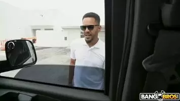 Twerks On The Bus