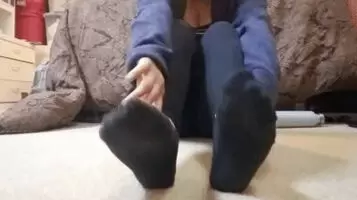 Feels good to peel off my gym socks and show off my sweaty soles <3
