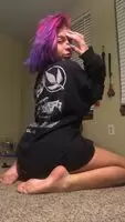 bare feet and booty shakes