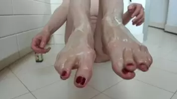 oil is key for all good pedicures :)