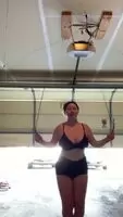 Is there anything better than topless jump roping? 🧐