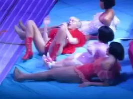 Miley Cyrus - Having a good ole grope